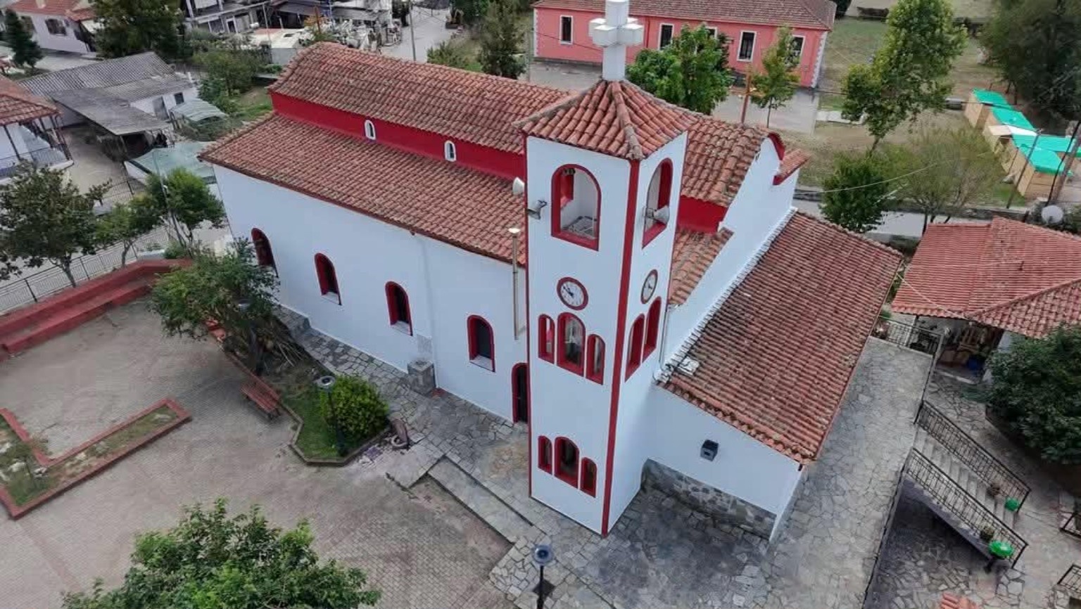 Ιερός Ναός Αγίων Ελευθερίου και Παντελεήμονος Δαφνώνα, εξωτερική άποψη του ναού όπως είναι σήμερα